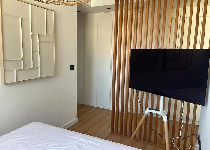 Apartman New In Downtown - 11 Nights Minimum